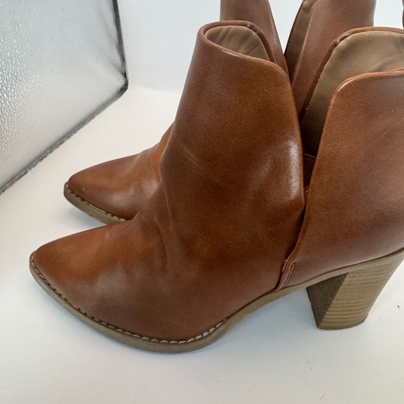 Universal Thread Boots Womens 7 Ankle Booties Heels Brown Faux Leather Pull On - Picture 1 of 12